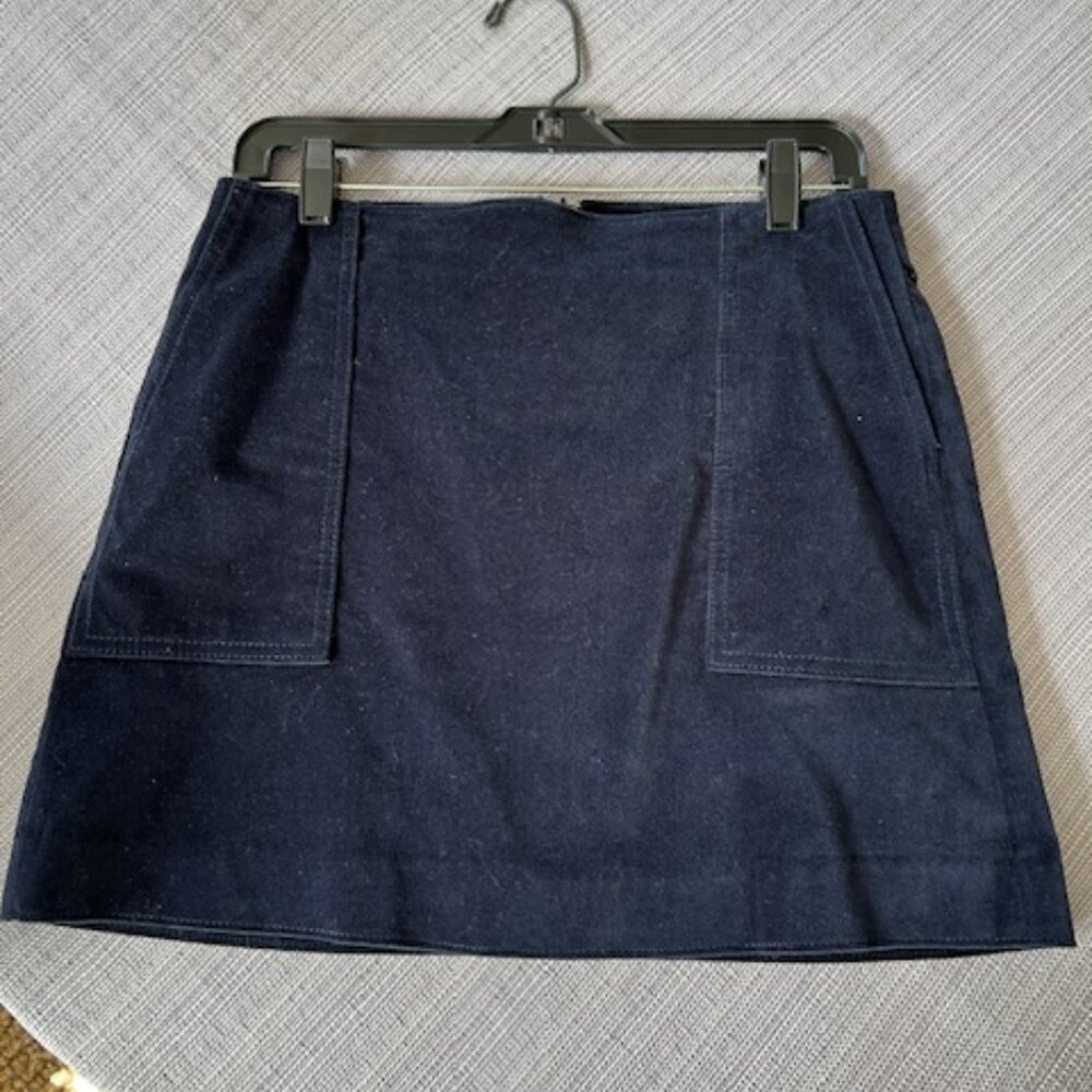 Gap navy blue velvet mini skirt - size 4